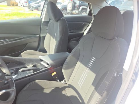 Used 2023 Hyundai Elantra SEL image 5