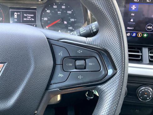 Used 2025 Chevrolet Trax LS FWD image 25