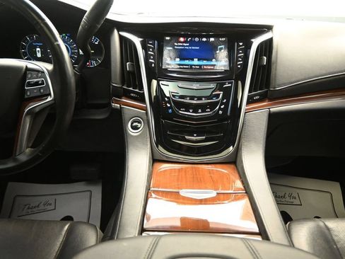 Used 2018 Cadillac Escalade ESV Premium Luxury AWD/4WD image 20