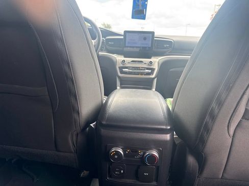 Used 2021 Ford Explorer XLT RWD image 12