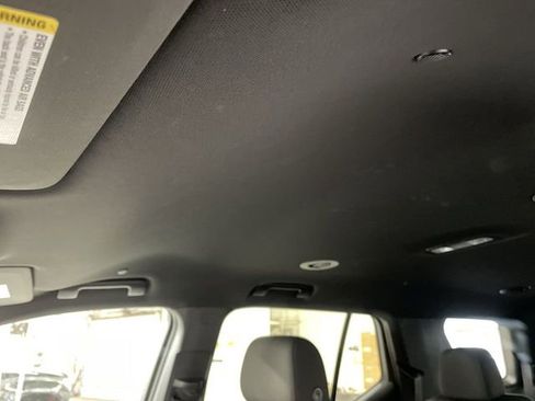 Used 2023 Chevrolet Traverse LT image 22