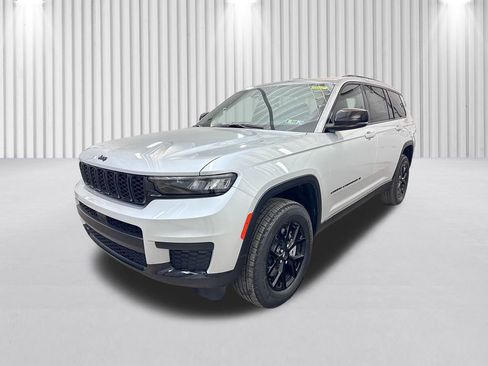 New 2025 Jeep Grand Cherokee L Altitude image 10