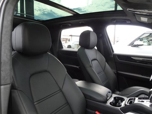 Used 2023 Porsche Cayenne Turbo S AWD/4WD image 20