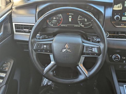 Used 2024 Mitsubishi Outlander AWD image 16