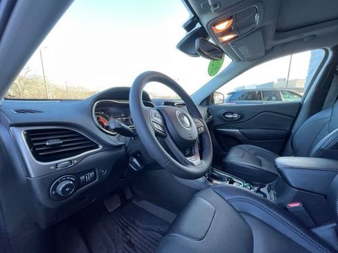 Used 2022 Jeep Cherokee Limited w/ Mopar Interior Package AWD/4WD image 12