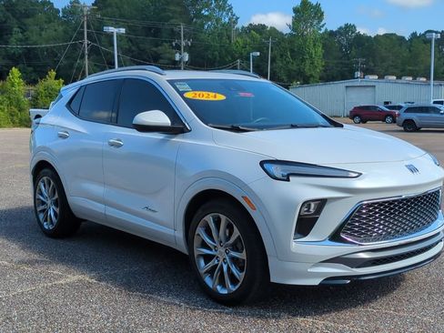 Used 2024 Buick Encore GX Avenir w/ Avenir Convenience Package FWD image 3