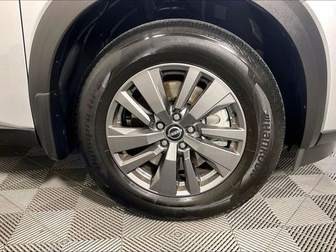 Used 2025 Nissan Pathfinder S image 11