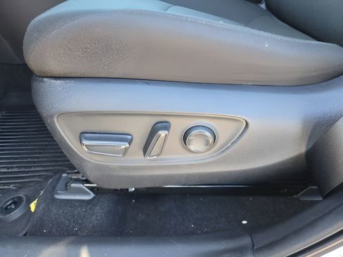 Used 2022 Toyota RAV4 XLE image 15