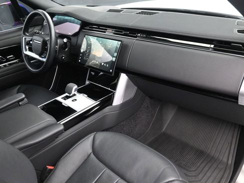 Used 2024 Land Rover Range Rover Long Wheelbase SE image 11