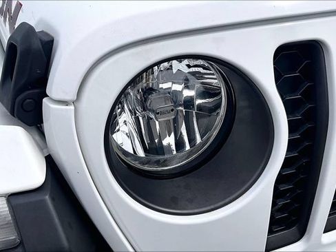 Used 2022 Jeep Gladiator Rubicon w/ Cold Weather Group AWD/4WD image 27