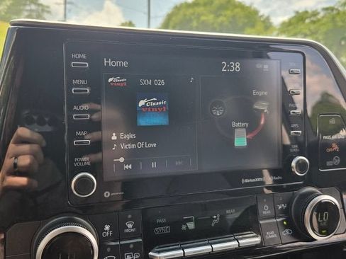 Used 2021 Toyota Highlander LE FWD image 20