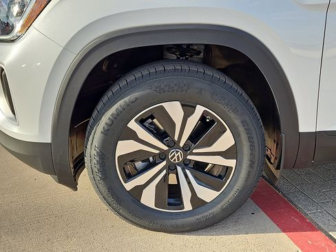 New 2026 Volkswagen Atlas SE image 6