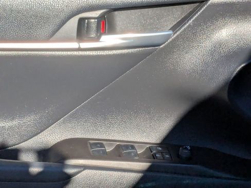 Used 2021 Toyota Camry SE w/ Convenience Package image 12