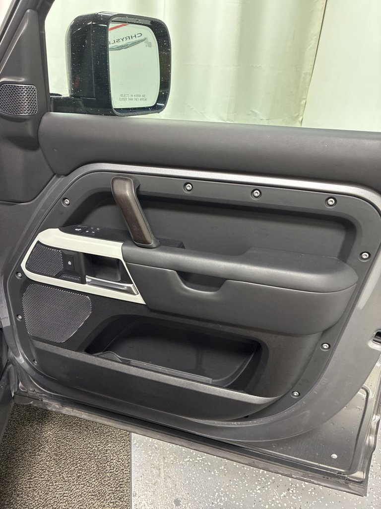 Used 2020 Land Rover Defender 110 SE AWD/4WD image 31