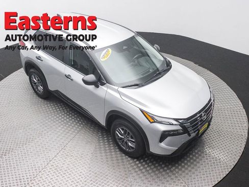 Used 2024 Nissan Rogue S AWD/4WD image 3