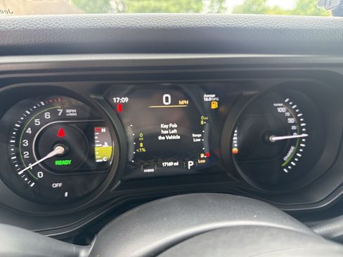 Used 2024 Jeep Wrangler Unlimited AWD/4WD image 16