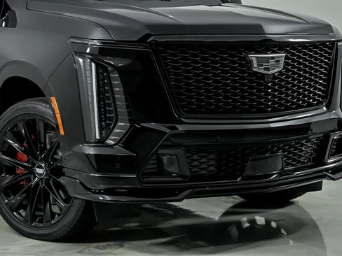 Used 2026 Cadillac Escalade ESV V AWD/4WD image 2