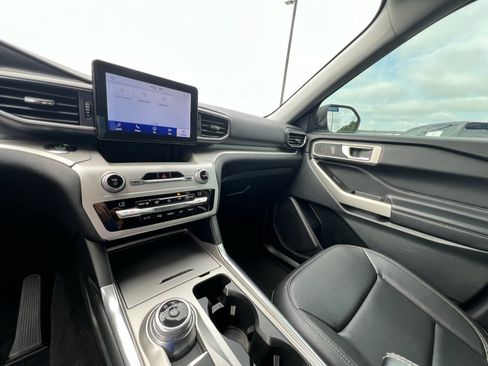 Used 2020 Ford Explorer XLT w/ Equipment Group 202A RWD image 15