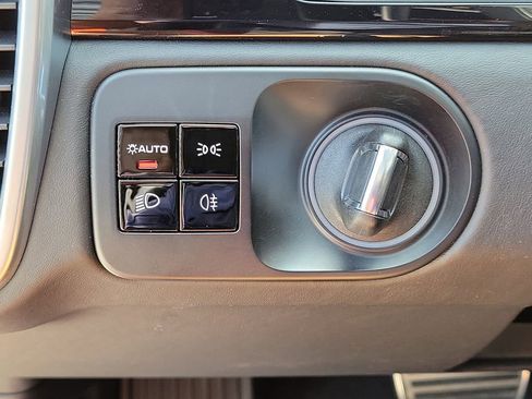 Certified 2021 Porsche Cayenne GTS AWD/4WD image 40