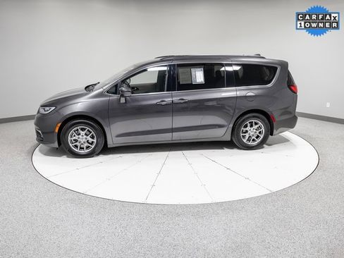 Used 2021 Chrysler Pacifica Touring w/ Cold Weather Group image 35