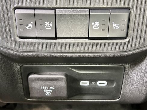 Used 2024 Jeep Wagoneer Launch Edition image 35