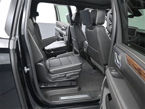 Used 2024 Chevrolet Suburban Premier w/ Advanced Technology Package image 25