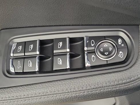 Used 2018 Porsche Macan AWD/4WD image 18