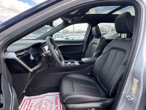 Used 2025 Jeep Wagoneer S Limited image 12