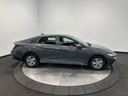 Certified 2026 Hyundai Elantra SE FWD image 8