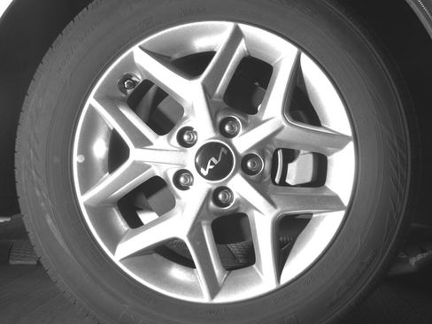 Used 2025 Kia Soul LX w/ LX Technology Package FWD image 13