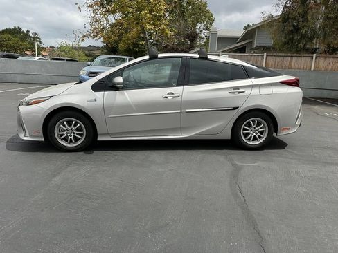 Used 2020 Toyota Prius Prime XLE FWD image 2