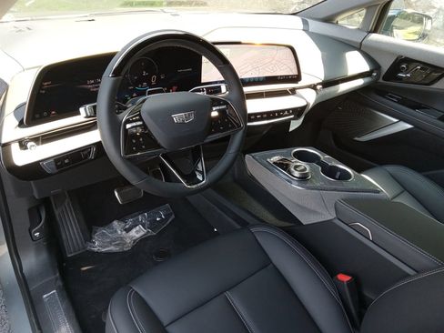 New 2027 Cadillac Optiq Sport w/ LPO, ONYX Package AWD/4WD image 13