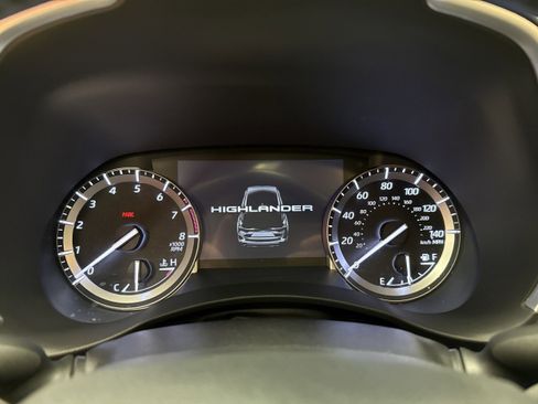 Used 2022 Toyota Highlander XLE image 39