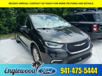 Used 2023 Chrysler Pacifica Touring-L FWD video 1