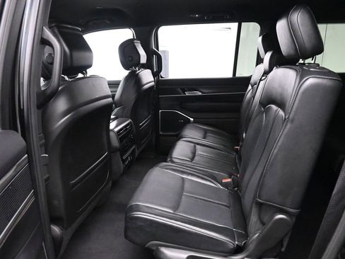 Used 2024 Jeep Wagoneer L Series II w/ Flexible Seating Group image 14