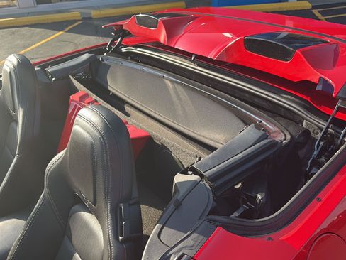 Used 2017 Chevrolet Corvette Stingray Convertible RWD image 29