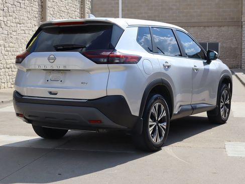 Used 2023 Nissan Rogue SV FWD image 3