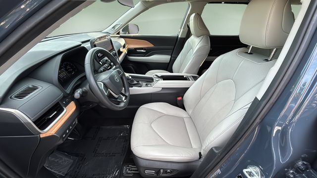 Used 2024 Toyota Grand Highlander AWD Hybrid image 18