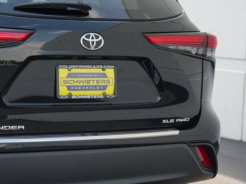 Used 2023 Toyota Highlander XLE AWD/4WD image 10