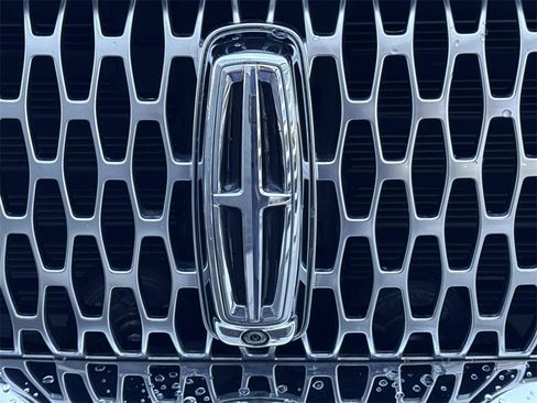 Used 2022 Lincoln Nautilus Reserve w/ Equipment Group 201A image 10