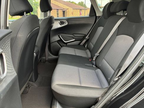 Used 2025 Kia Soul LX w/ LX Technology Package FWD image 19