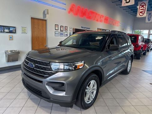 Used 2022 Ford Explorer XLT w/ Class IV Trailer Tow Package AWD/4WD image 8