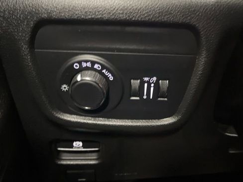 Used 2025 Jeep Grand Cherokee Altitude AWD/4WD image 39