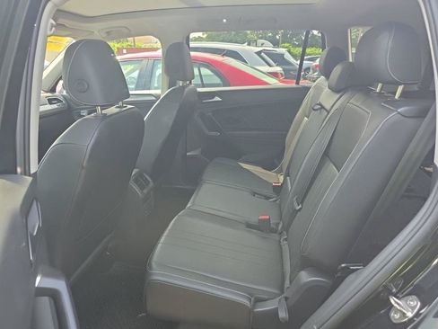 Used 2023 Volkswagen Tiguan SE w/ Panoramic Sunroof Package FWD image 10