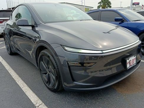 Used 2026 Tesla Model Y 2WD image 2