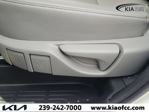 Used 2021 Toyota Highlander Limited AWD/4WD image 16
