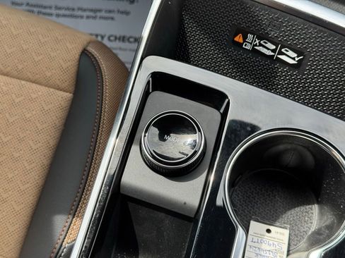 Used 2025 Chevrolet Equinox ACTIV w/ Safety and Technology Package image 40