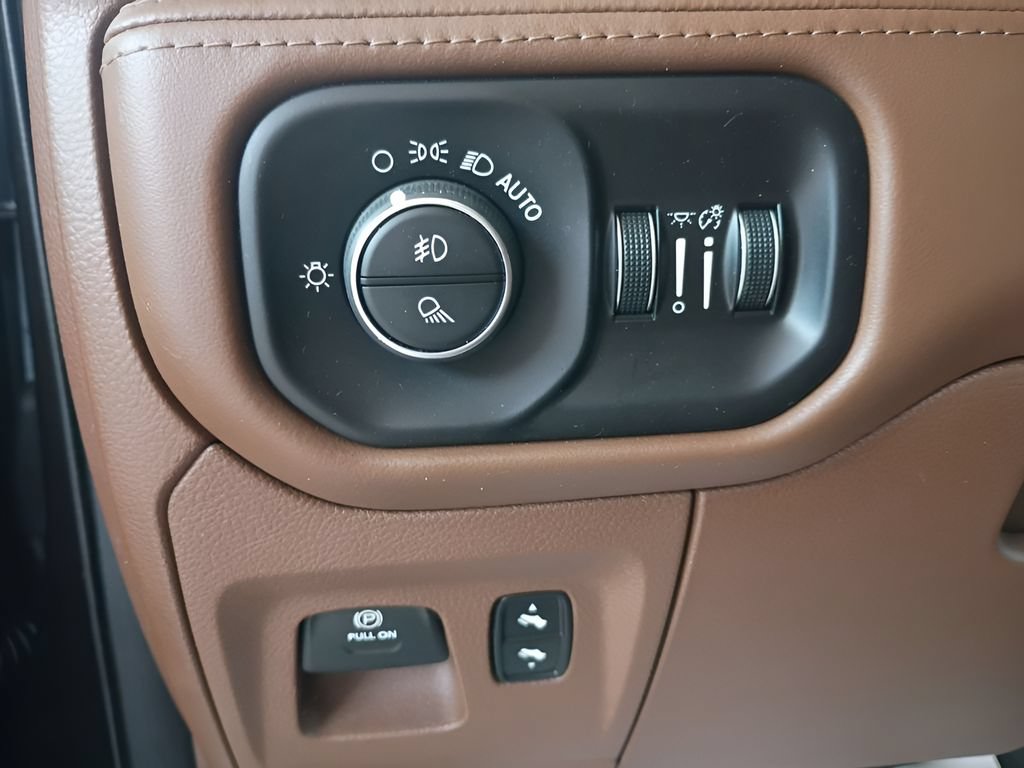 Used 2019 RAM 1500 Limited AWD/4WD image 36