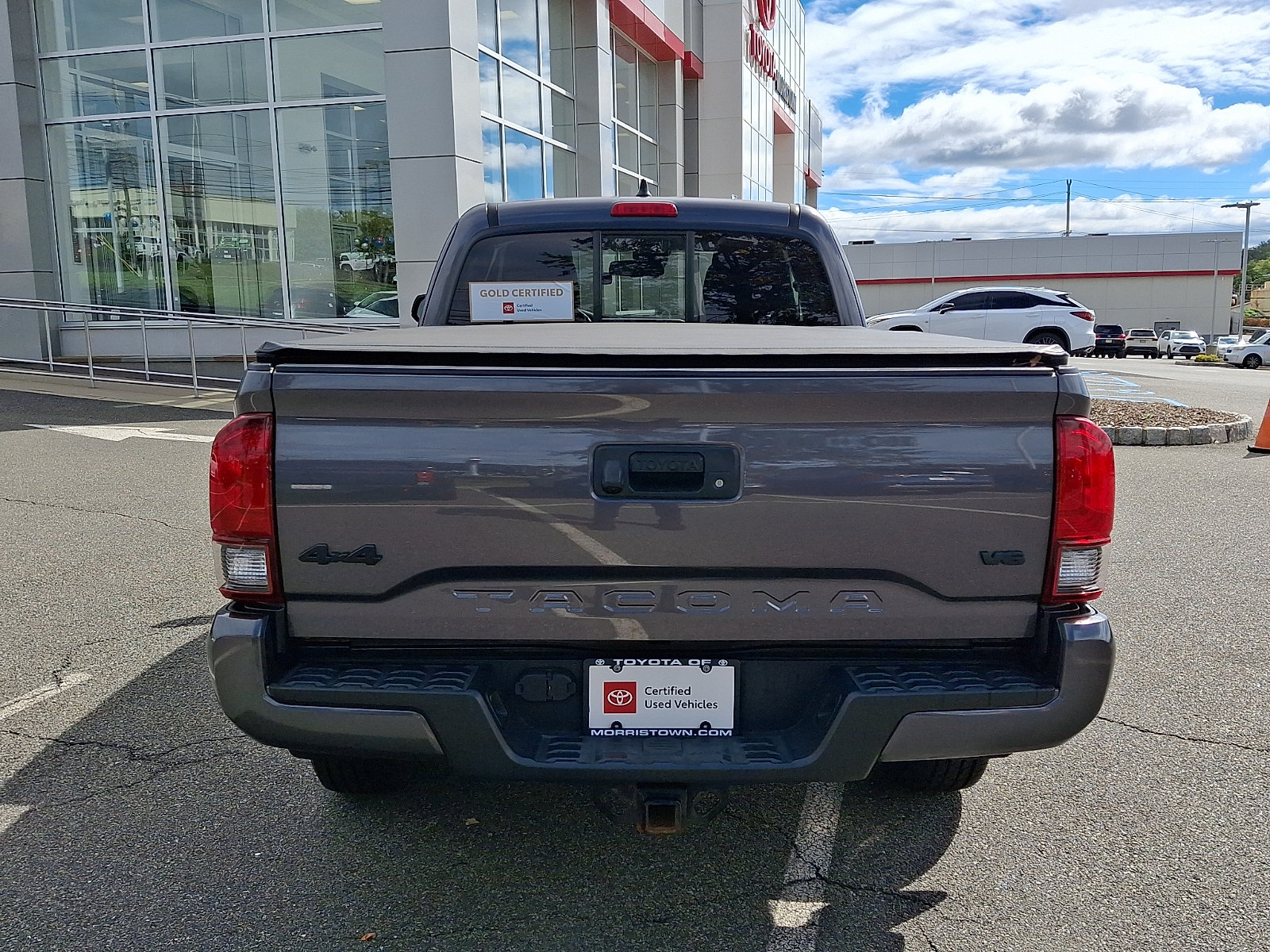 Certified 2022 Toyota Tacoma SR5 AWD/4WD image 5