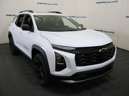 New 2026 Chevrolet Equinox LT w/ Convenience Package II AWD/4WD image 3